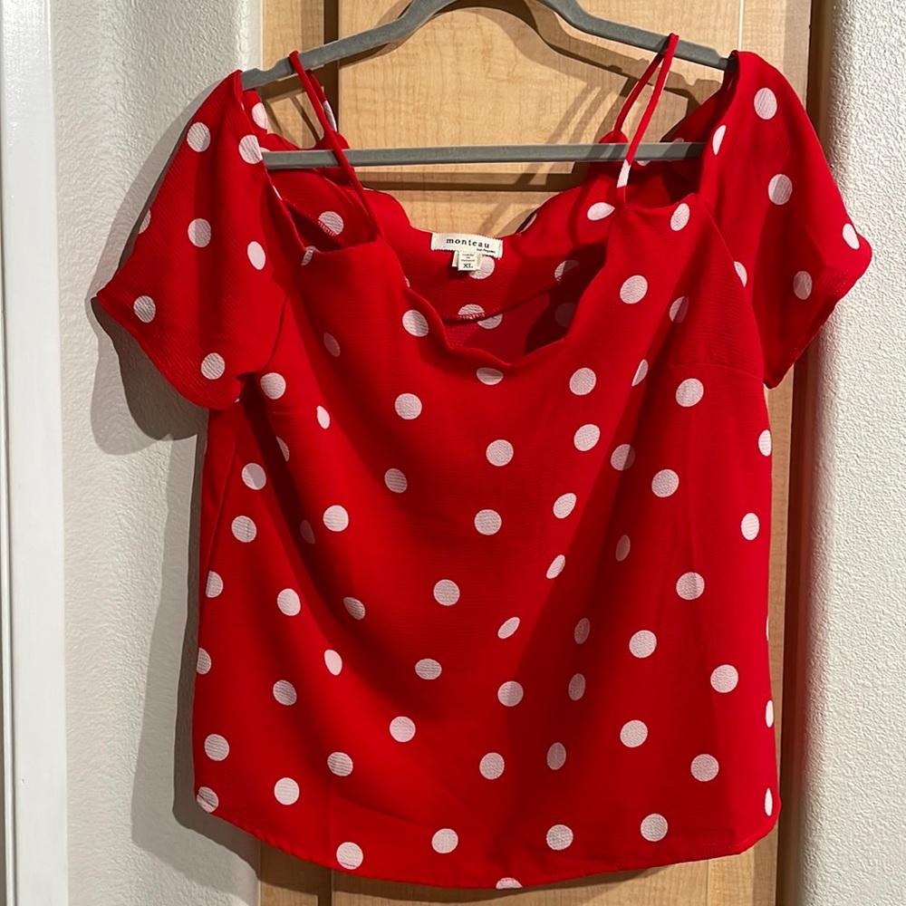Off shoulder sleeved top